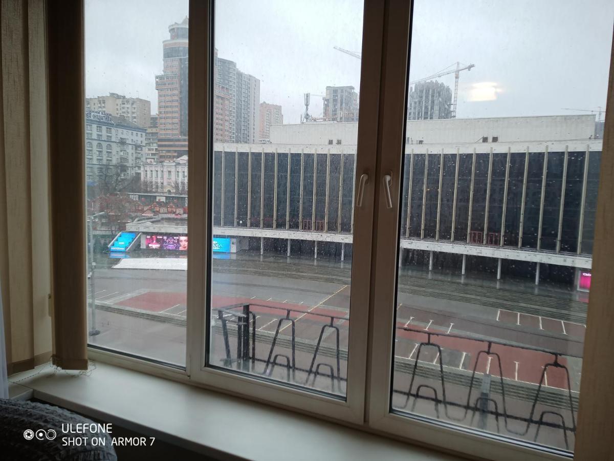 Двухкомнатная Квартира С Видом На Дворец Украина Kiev Dış mekan fotoğraf