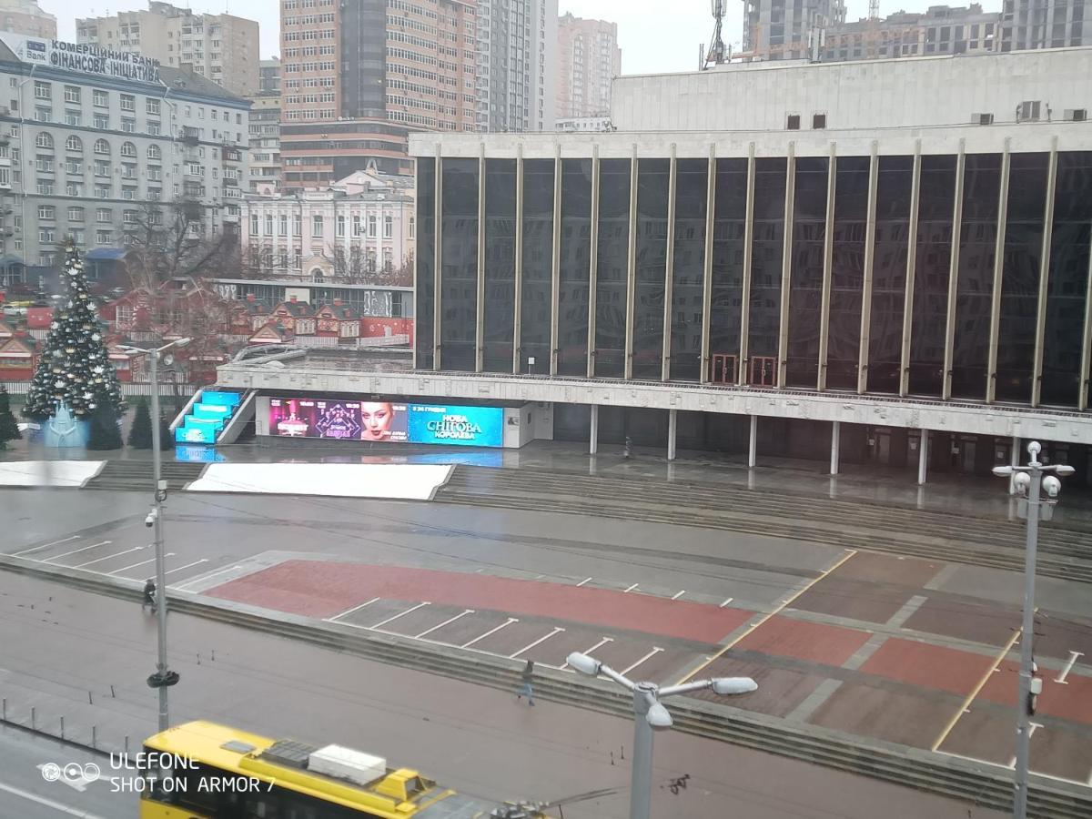 Двухкомнатная Квартира С Видом На Дворец Украина Kiev Dış mekan fotoğraf